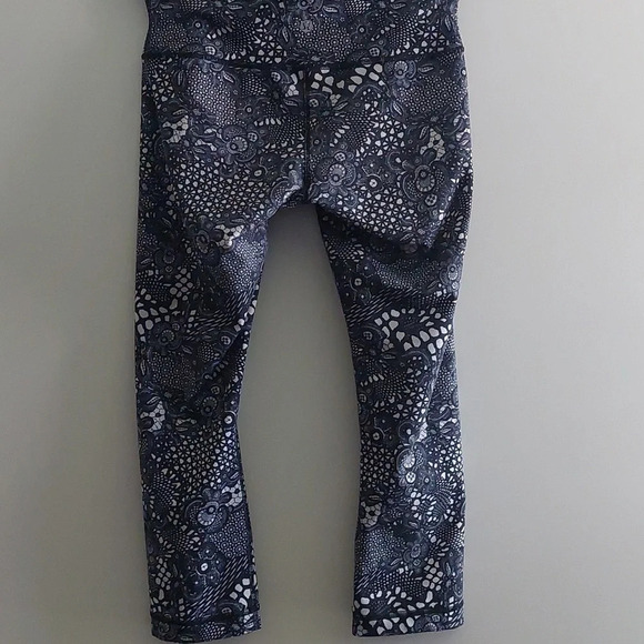 Lululemon Wunder Under Crop pretty lace Legging black white size 6 Athleisure - Picture 6 of 7